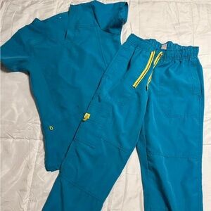 Wonderwink XS scrub set